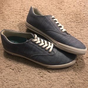 Men’s Canvas Low Top Shoes
